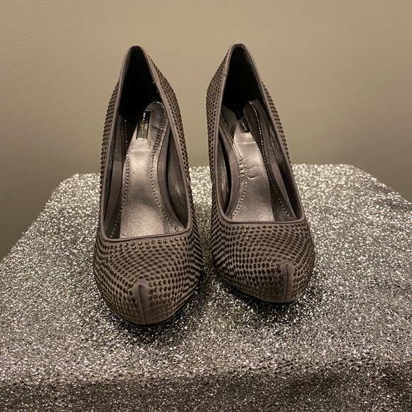 Gray embellished heels - Picture 2 of 4